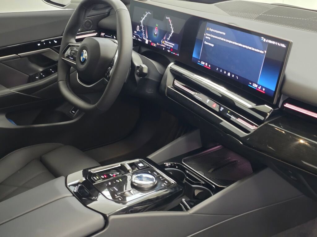 Used 2026 BMW 530i xDrive w/ Premium Package image 27
