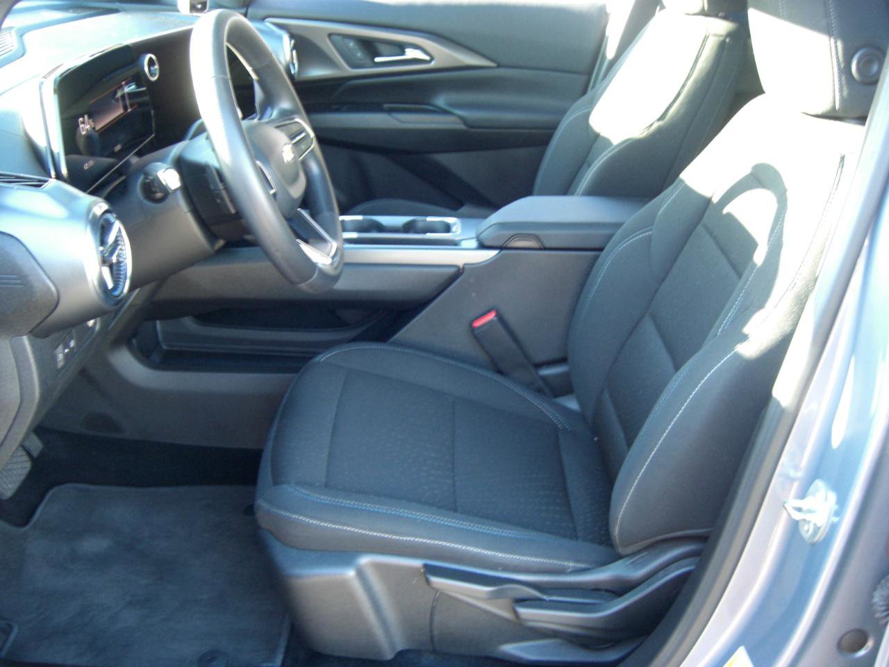 Used 2025 Chevrolet Equinox EV LT image 15