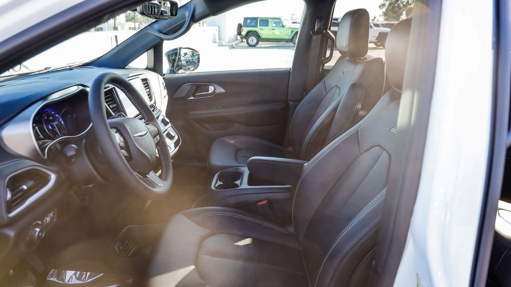 New 2026 Chrysler Pacifica Select w/ S Appearance Package image 20