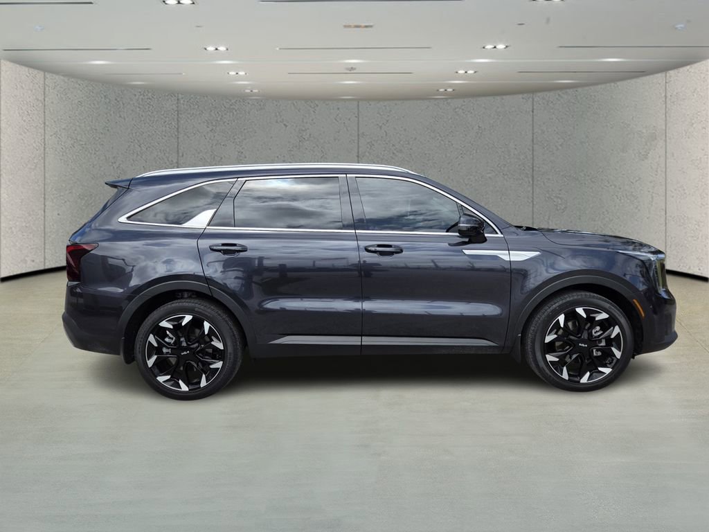 Used 2025 Kia Sorento EX w/ Panoramic Sunroof Package image 2
