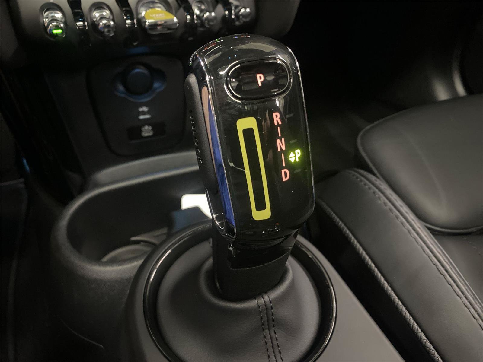 Certified 2024 MINI Cooper SE FWD image 26