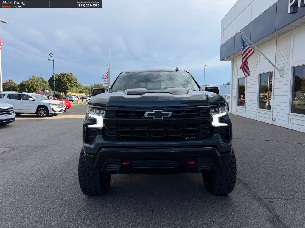 Used 2025 Chevrolet Silverado 1500 LT Trail Boss w/ Convenience Package II AWD/4WD image 2
