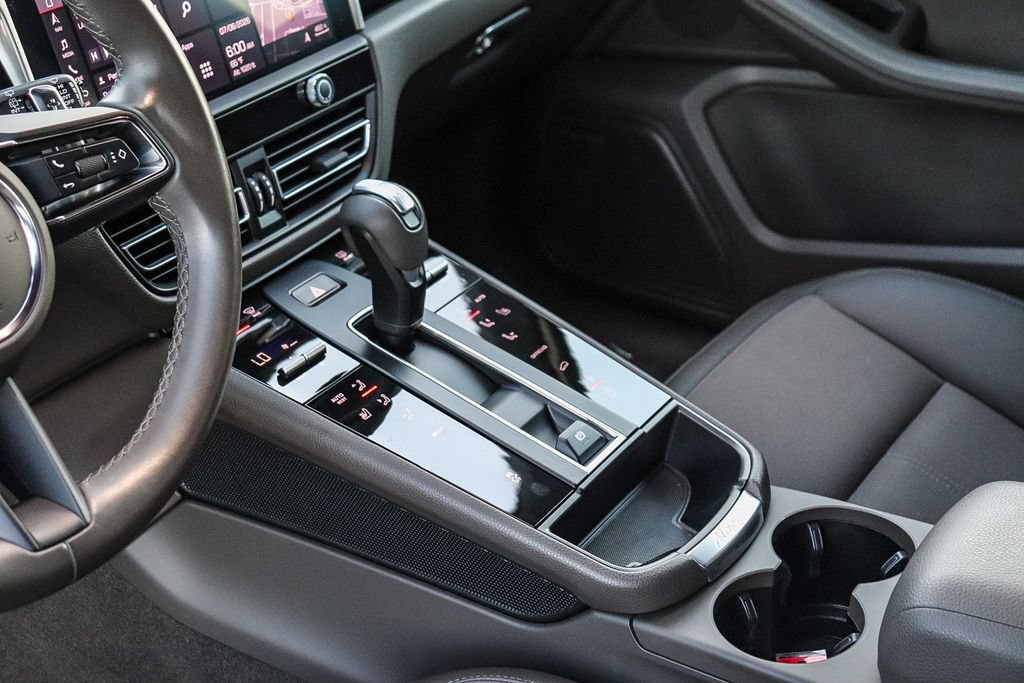 Used 2024 Porsche Macan AWD/4WD image 23