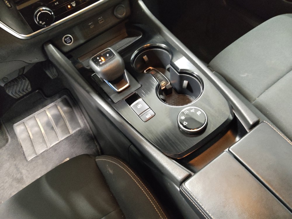 Used 2023 Nissan Rogue S image 26