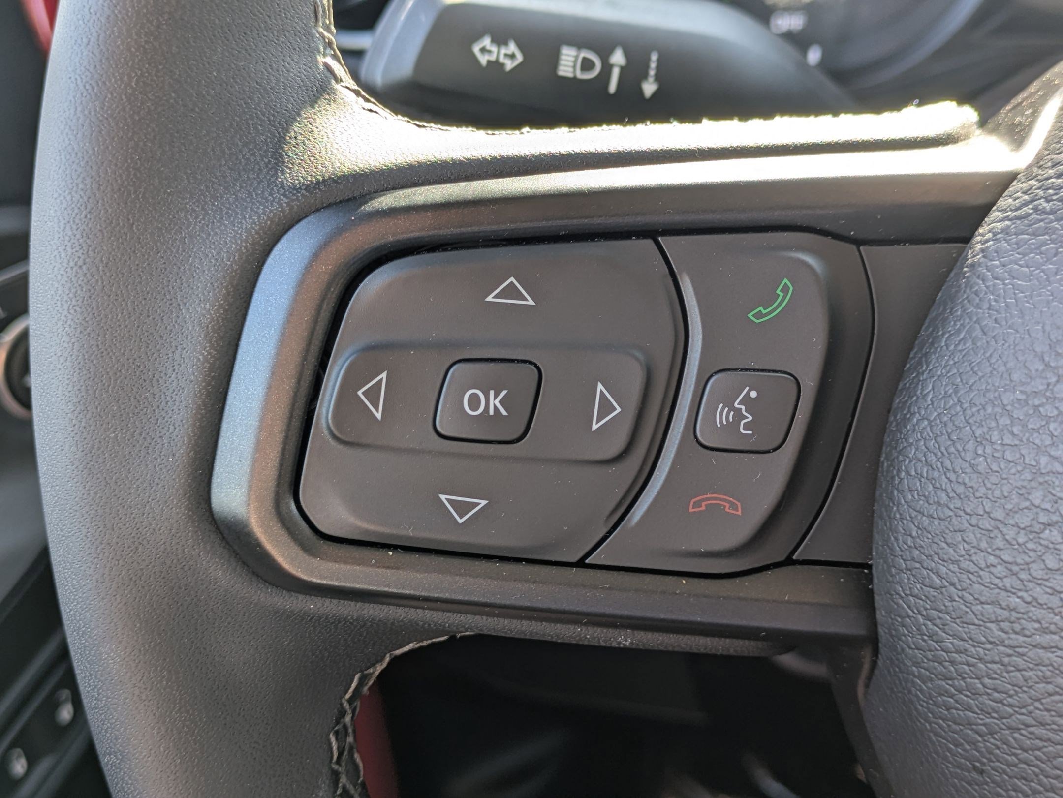 Used 2025 Jeep Wrangler Unlimited Rubicon 4xe w/ Convenience Group AWD/4WD image 16