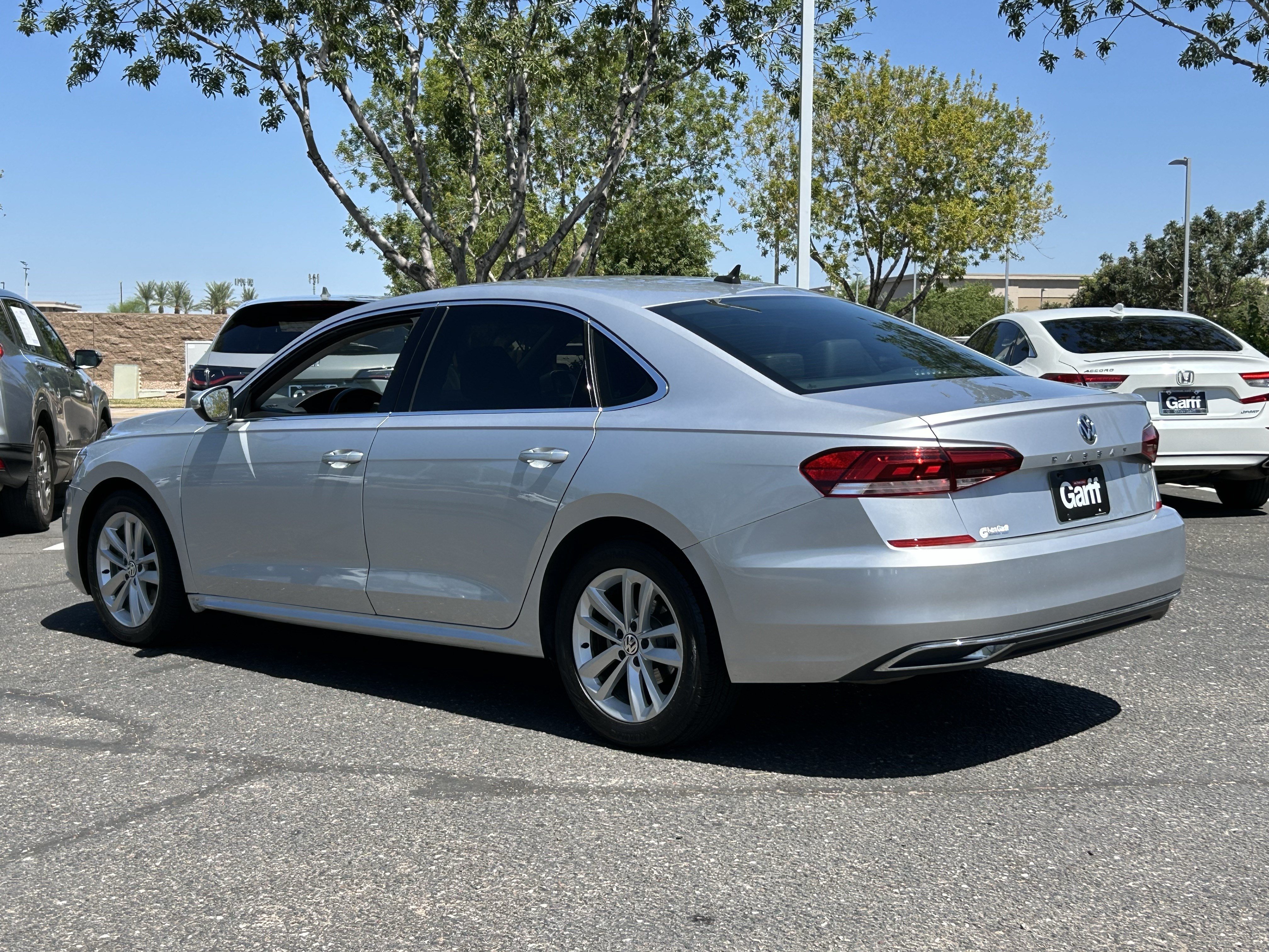 Used 2020 Volkswagen Passat 2.0T SE FWD image 3