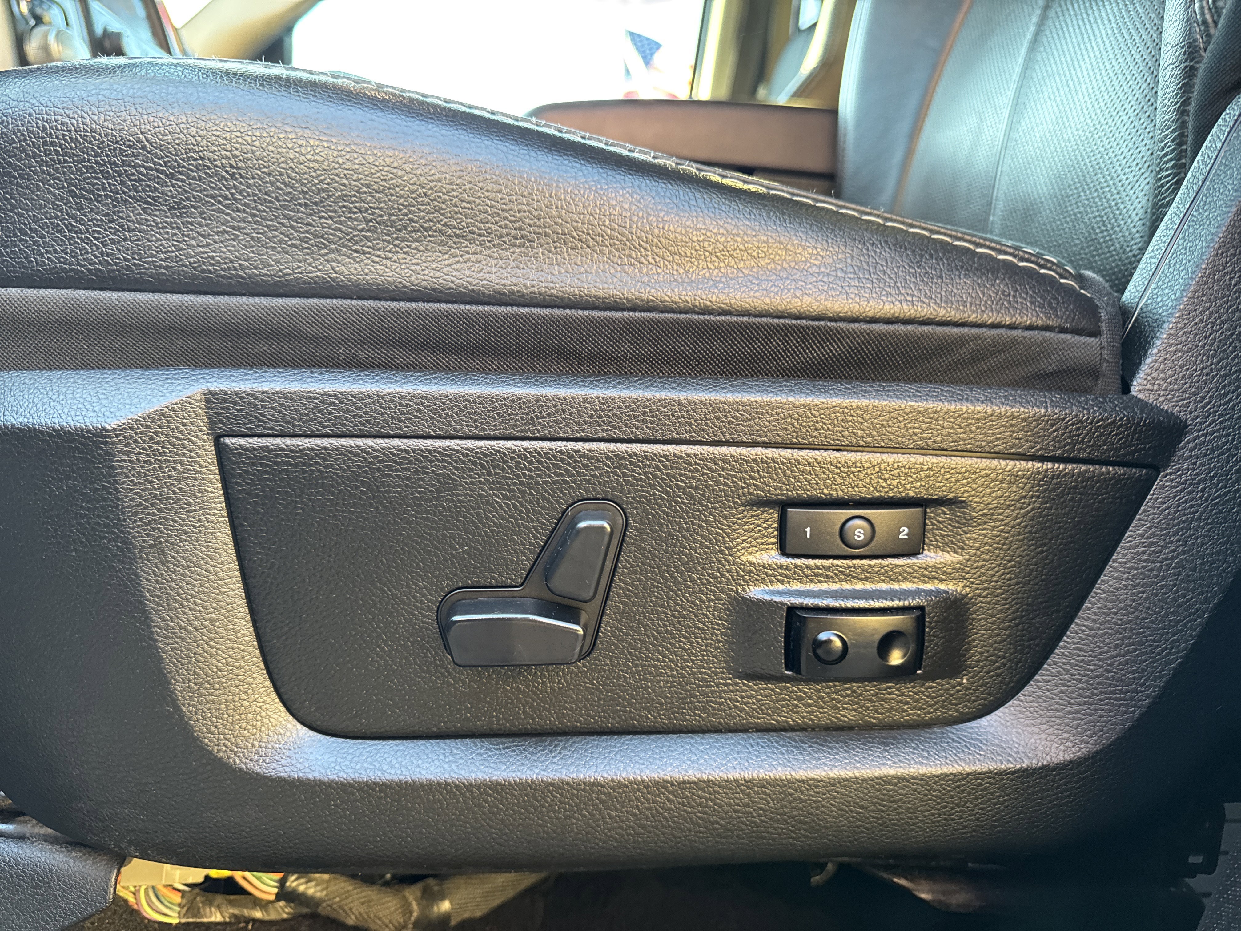 Used 2018 RAM 1500 Laramie image 15