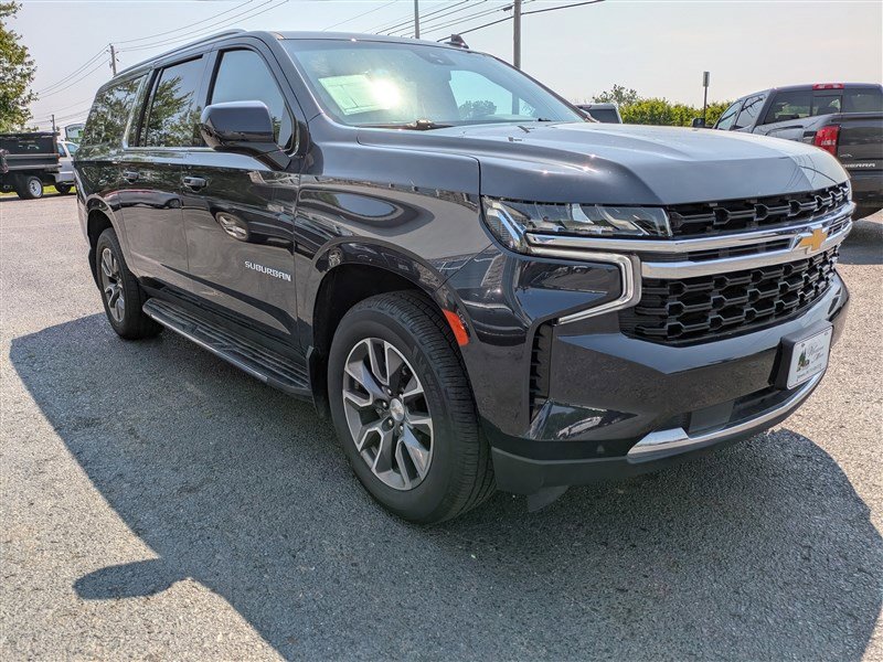 Used 2023 Chevrolet Suburban LS image 9