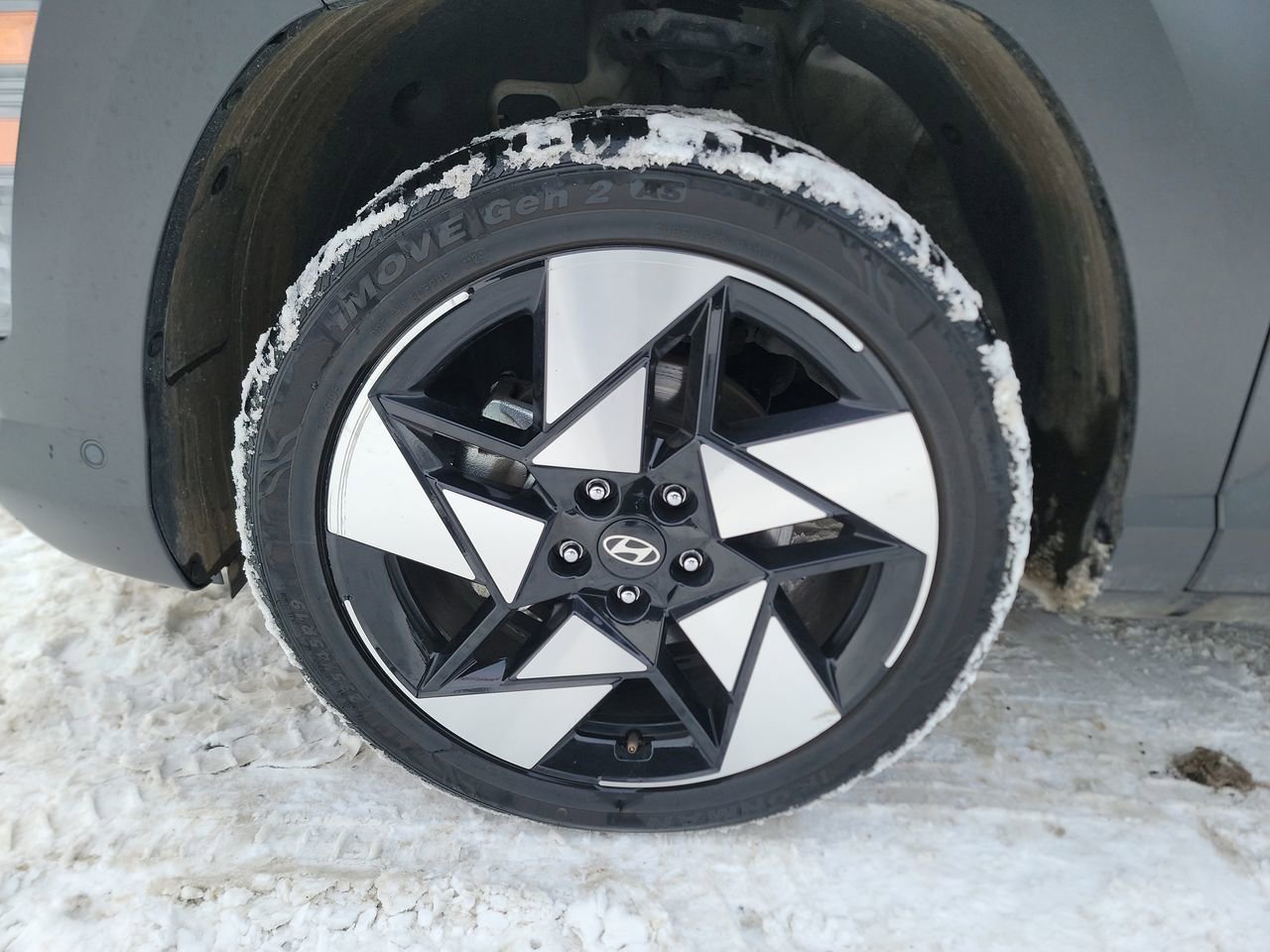 Certified 2024 Hyundai Kona Limited AWD/4WD image 10