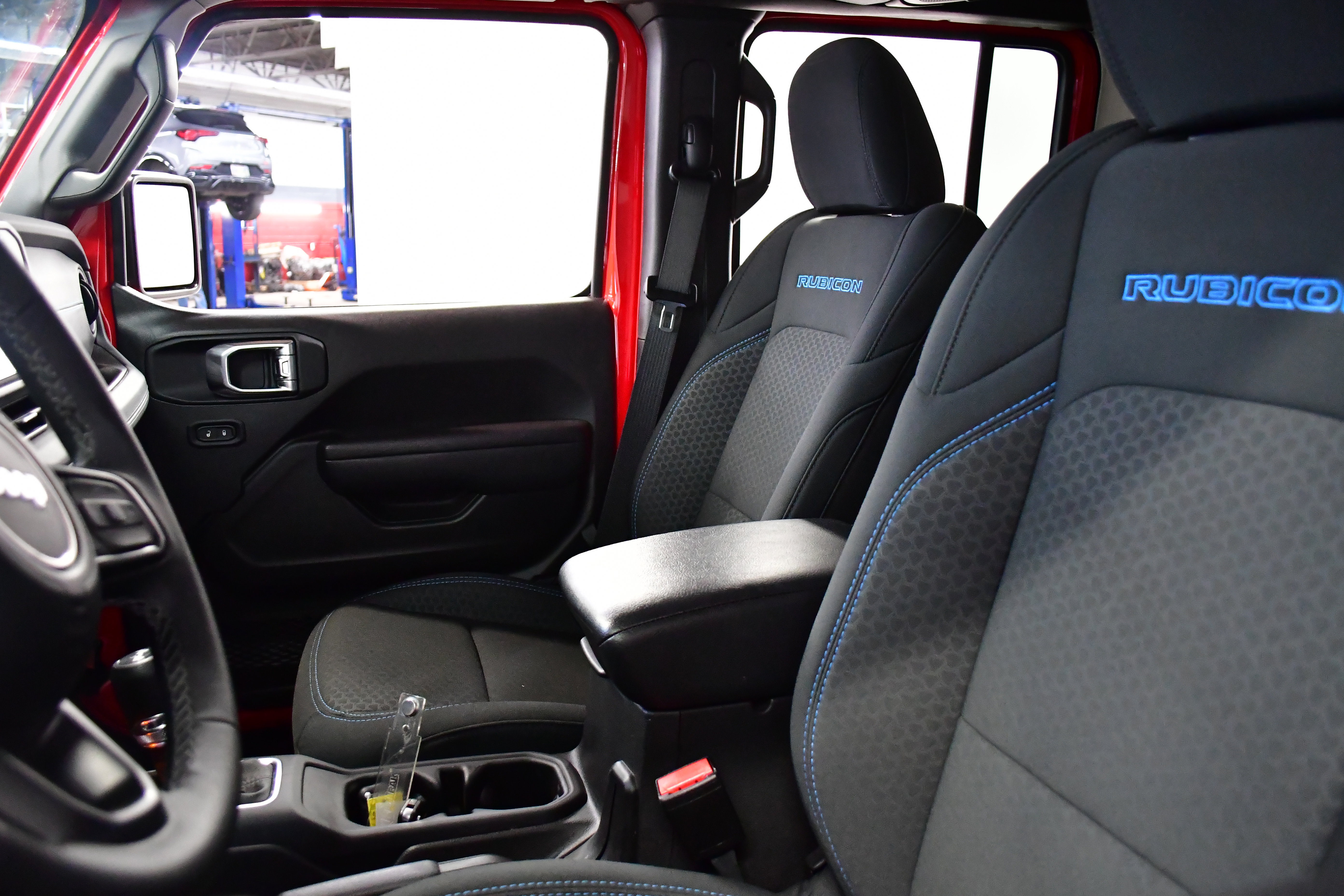 Used 2025 Jeep Wrangler Unlimited Rubicon 4xe image 10