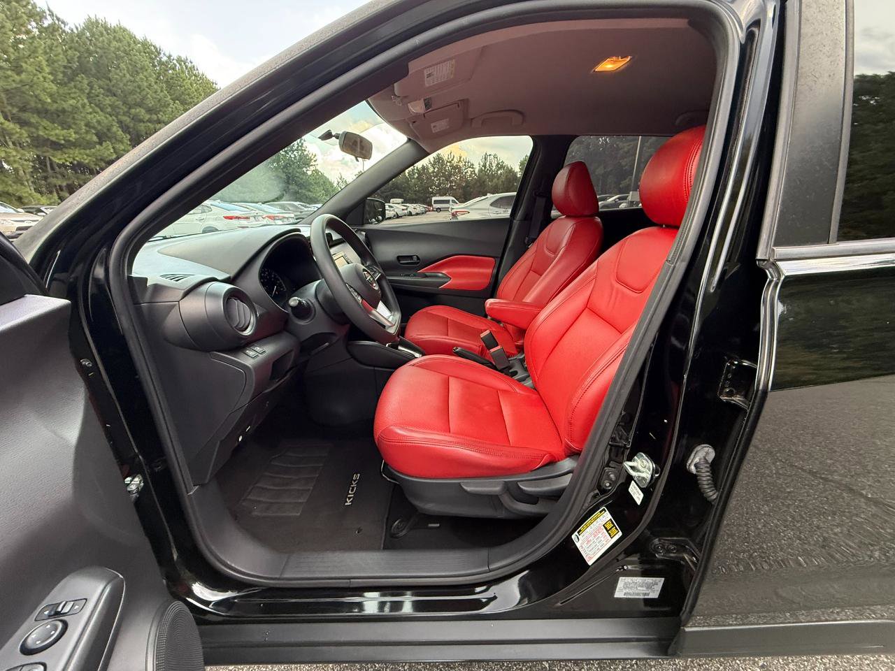 Used 2018 Nissan Kicks S FWD image 9