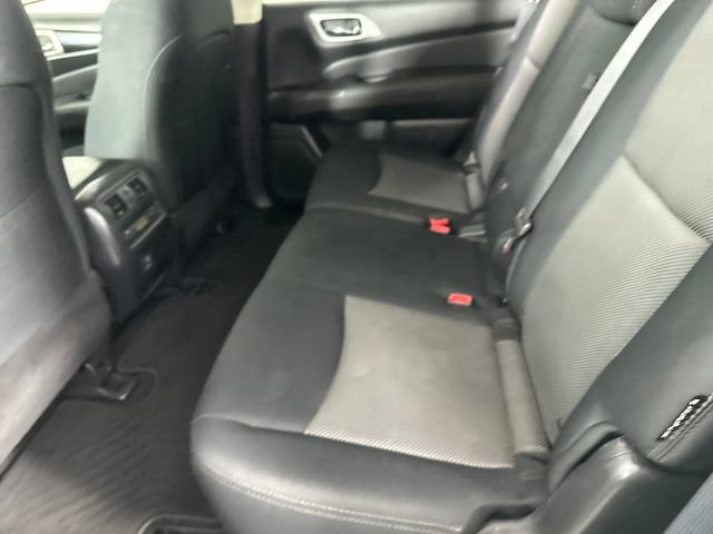 Used 2018 Nissan Pathfinder SV w/ SV Tech Package AWD/4WD image 16