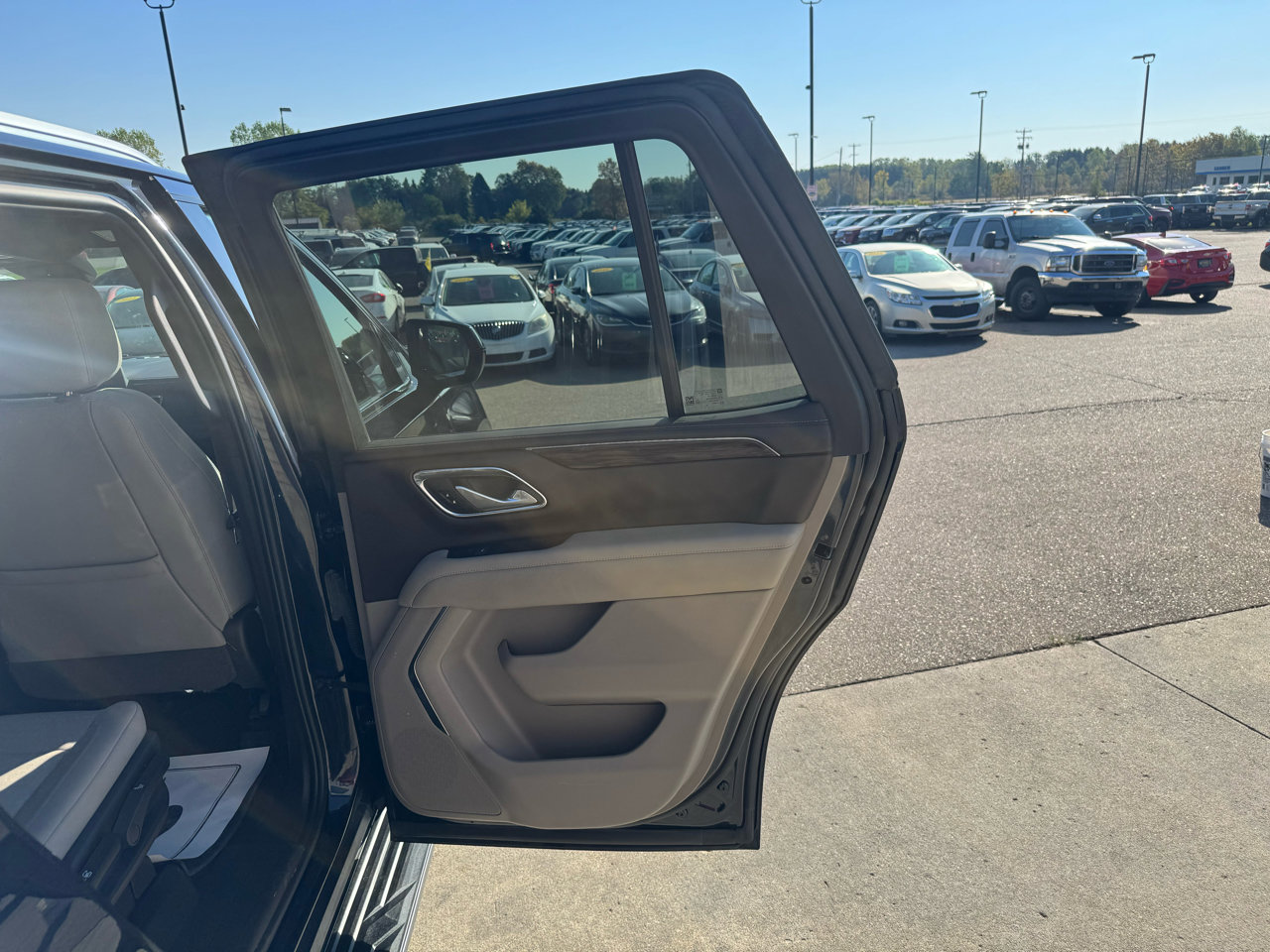 Used 2023 Chevrolet Tahoe LS image 17
