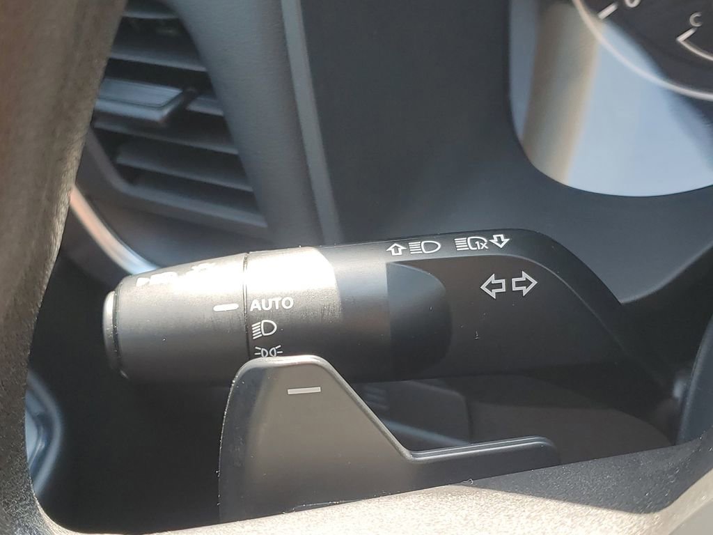 Used 2024 Nissan Rogue S image 15