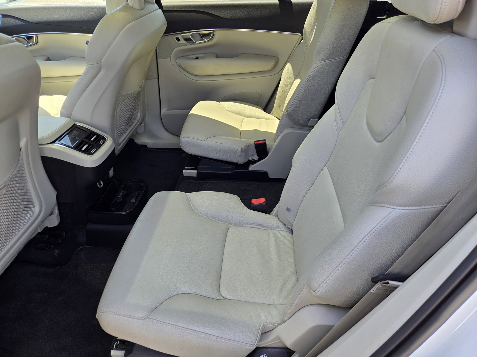 Used 2020 Volvo XC90 T6 Momentum AWD/4WD image 12