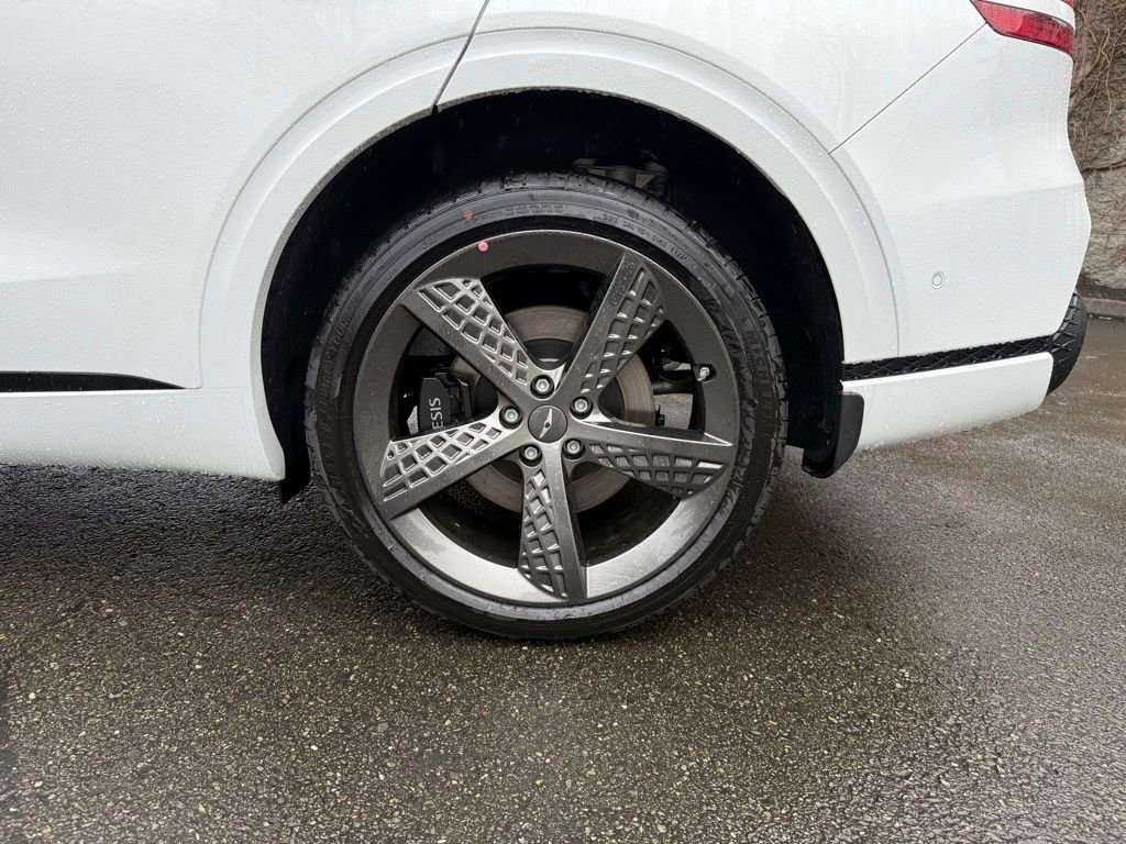 Used 2025 Genesis GV70 3.5T Sport w/ Sport Prestige Package image 9