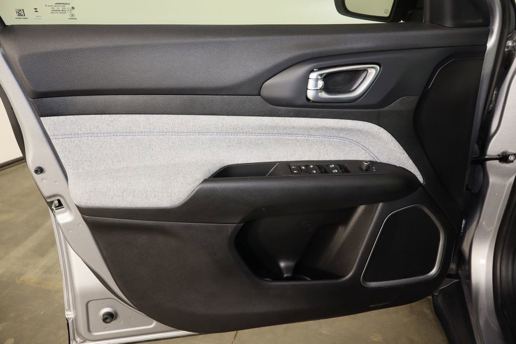 Used 2023 Jeep Compass Sport image 20