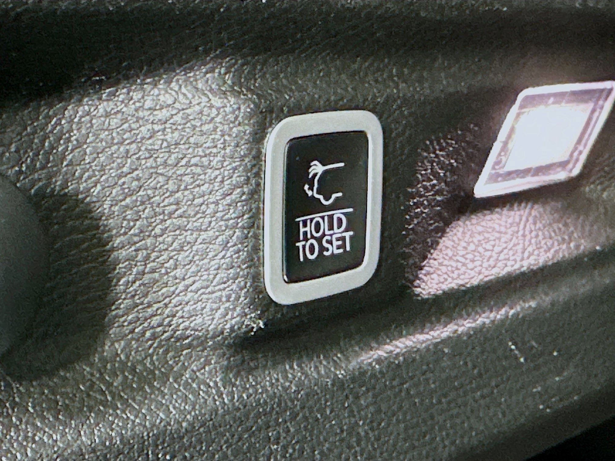 Used 2024 Jeep Grand Cherokee L Limited w/ Luxury Tech Group II AWD/4WD image 32