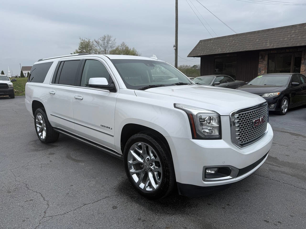 Used 2017 GMC Yukon XL Denali w/ Open Road Package image 2