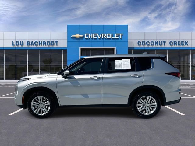Used 2024 Mitsubishi Outlander ES FWD image 5