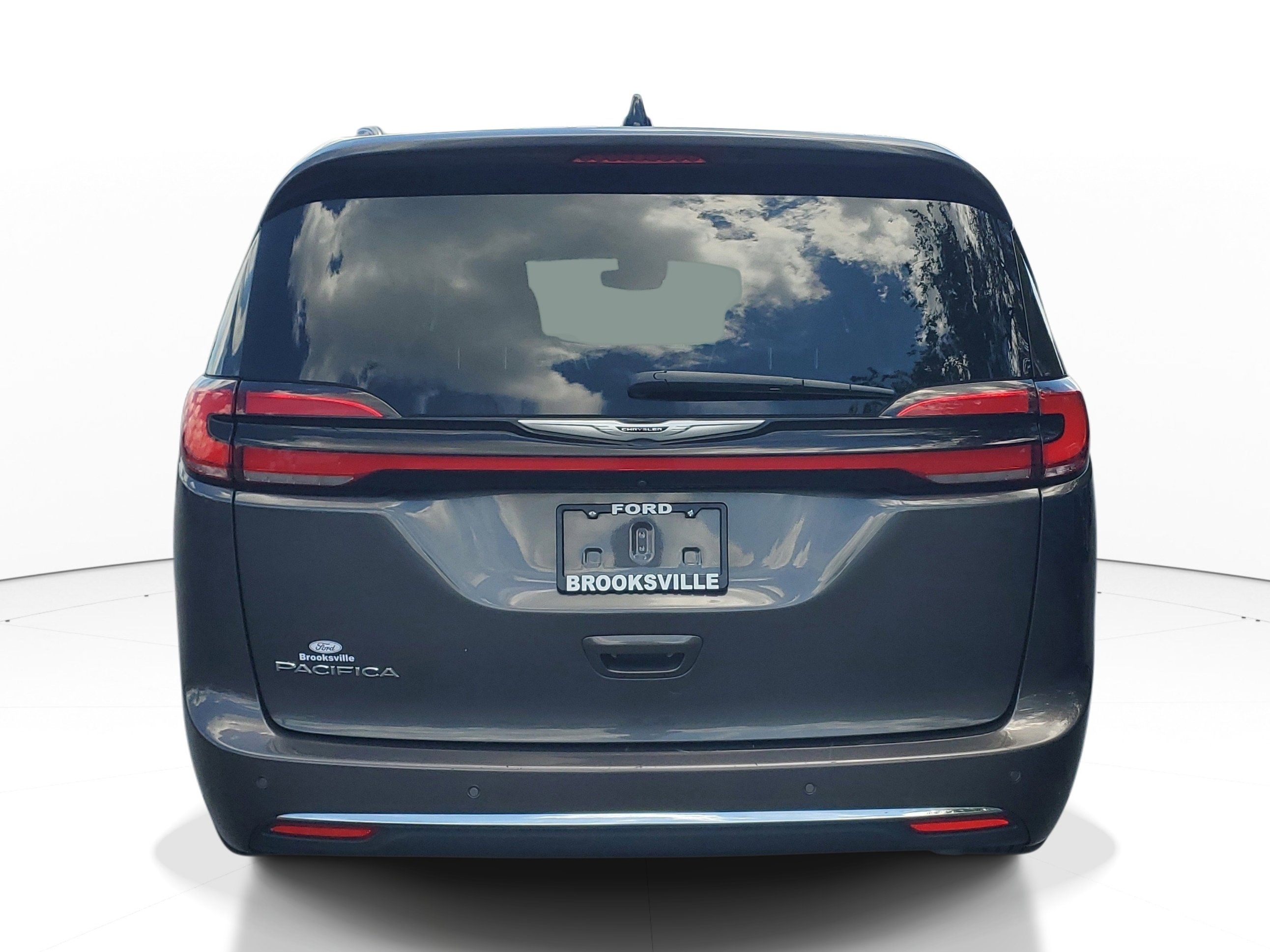 Used 2023 Chrysler Pacifica Touring-L FWD image 5