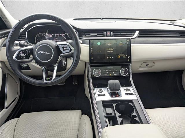 Used 2022 Jaguar XF R-Dynamic SE image 19