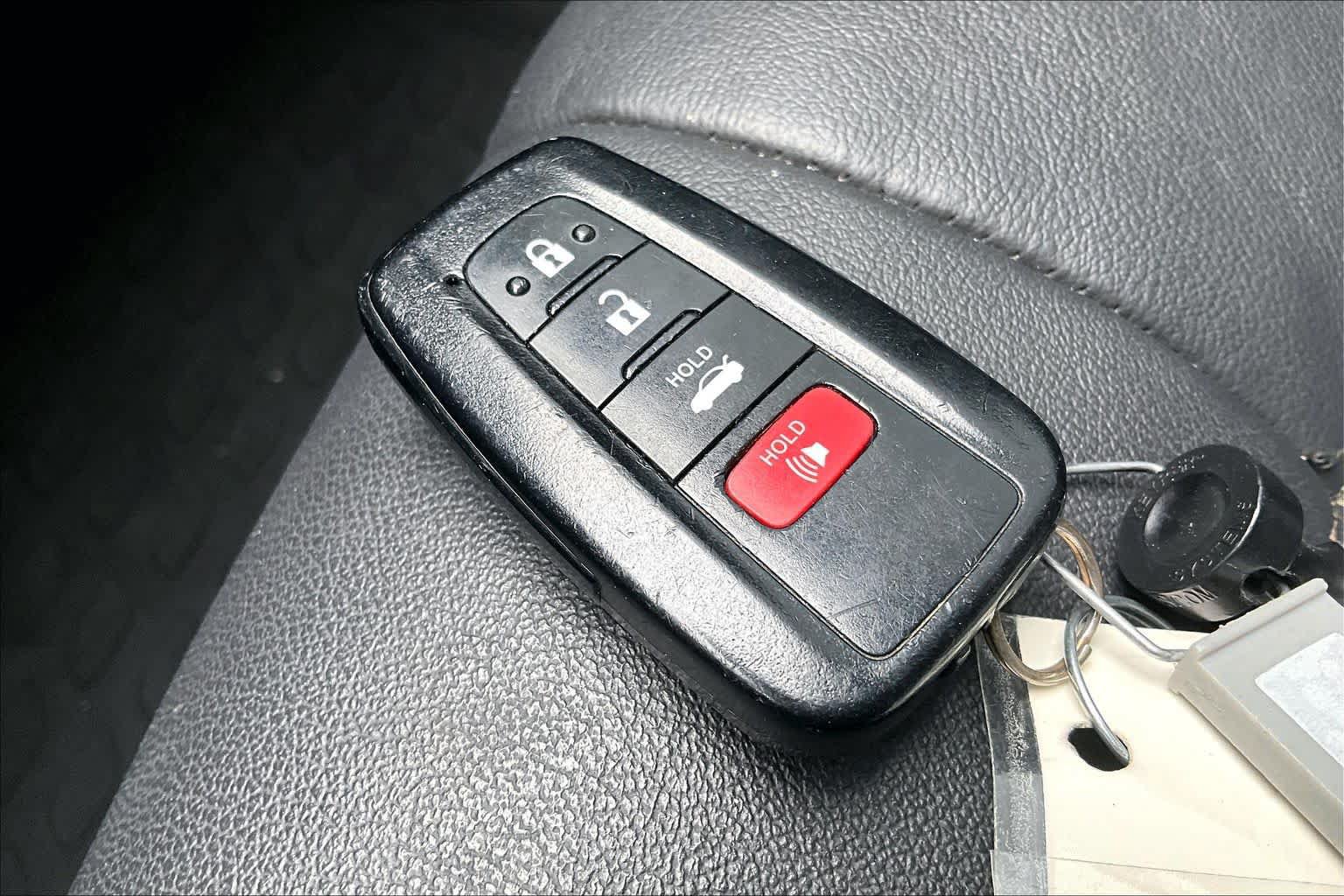 Used 2022 Toyota Camry XSE FWD image 14
