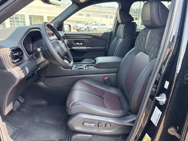 Used 2026 Honda Pilot Black Edition image 17