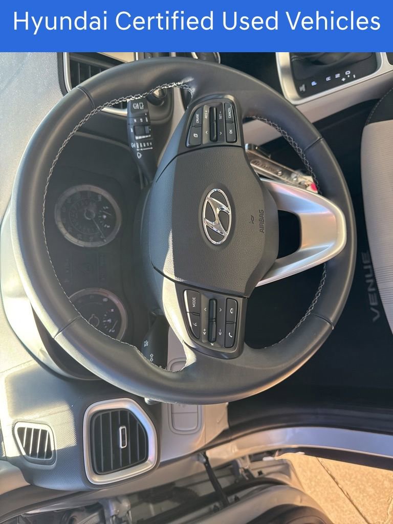 Certified 2021 Hyundai Venue SEL image 23
