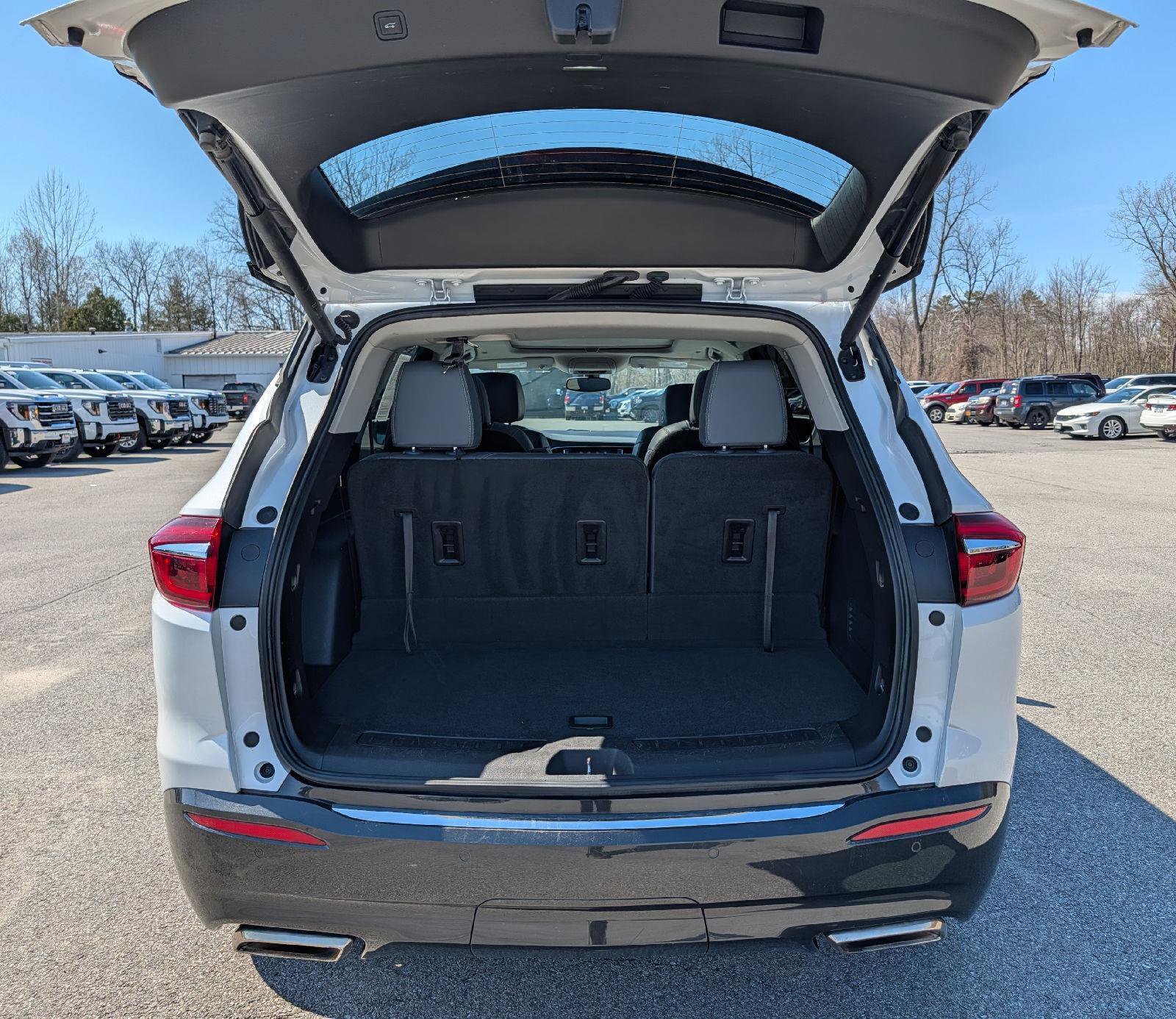 Used 2020 Buick Enclave Essence w/ Sport Touring Edition image 11