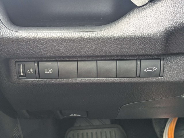 Used 2025 Toyota RAV4 XLE w/ Convenience Package FWD image 26