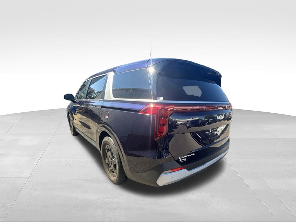 Certified 2026 Kia Carnival FWD image 3
