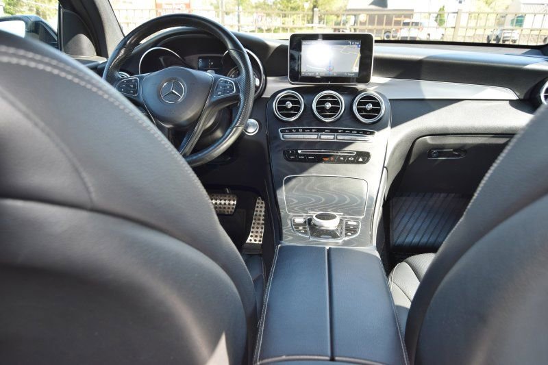 Used 2019 Mercedes-Benz GLC 300 4MATIC image 32