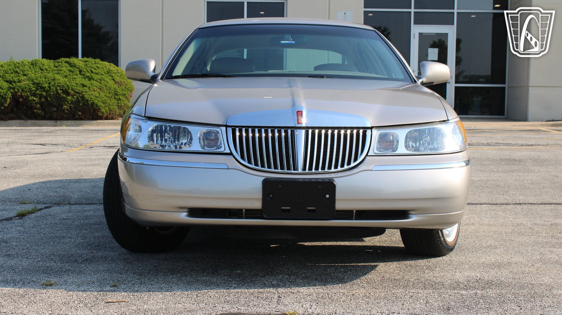 Used 2002 Lincoln Town Car Executive RWD image 36