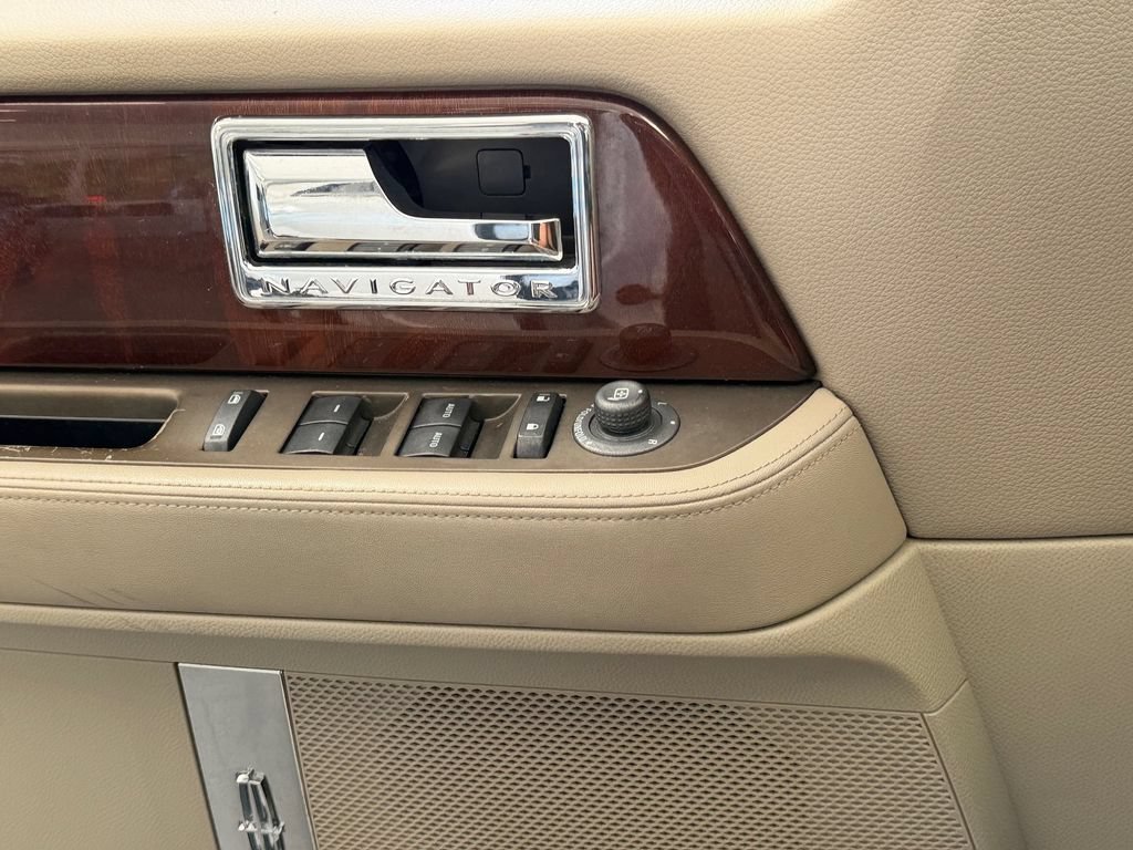 Used 2012 Lincoln Navigator 2WD w/ Monochrome Appearance Pkg image 26
