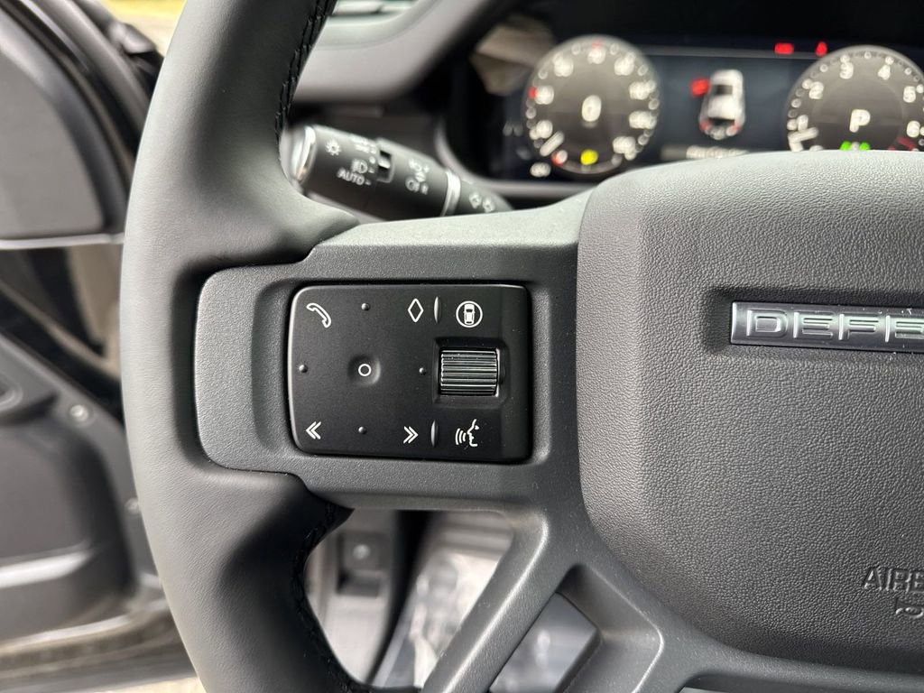 New 2025 Land Rover Defender 110 X-Dynamic SE image 18