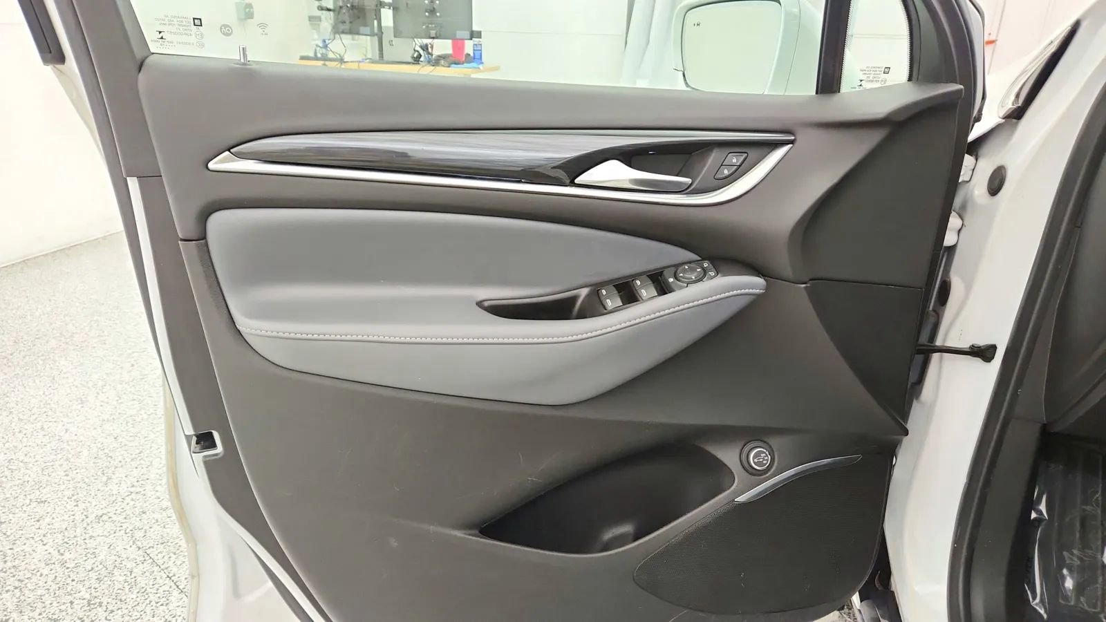 Used 2019 Buick Enclave Essence image 29