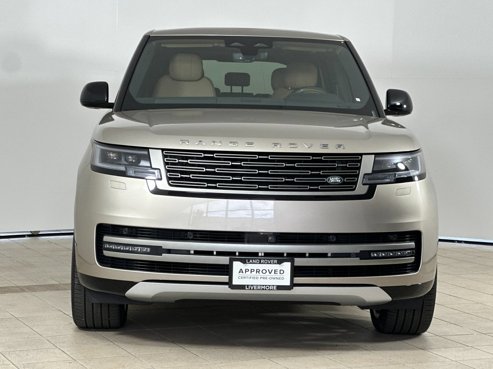 Used 2025 Land Rover Range Rover SE AWD/4WD image 9