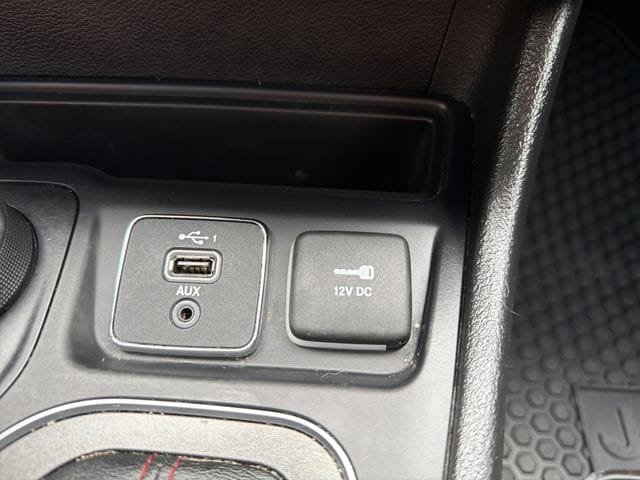 Used 2021 Jeep Cherokee Trailhawk w/ Sun, Sound & Nav Group AWD/4WD image 32
