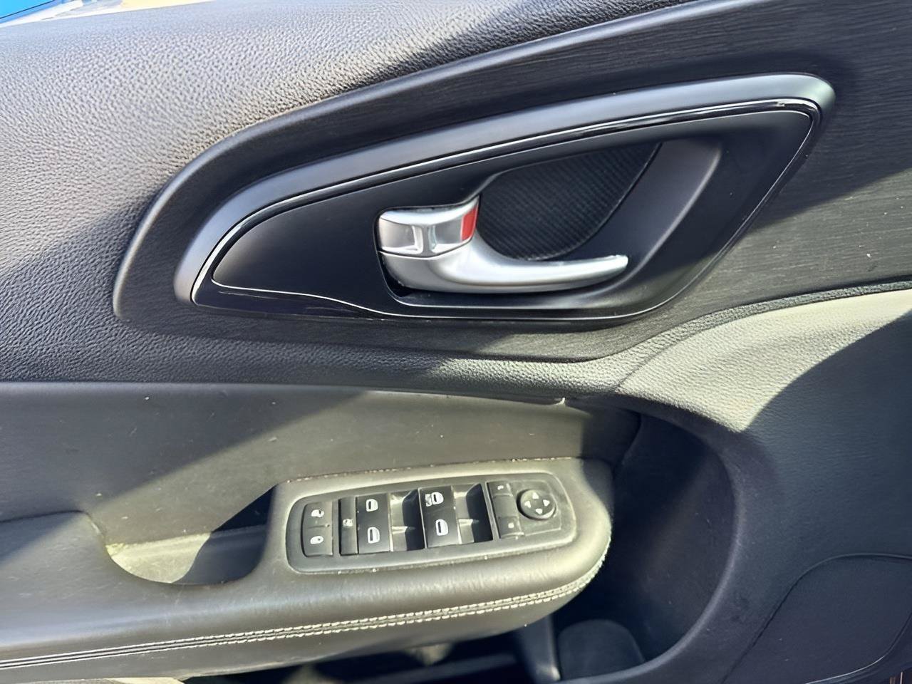 Used 2015 Chrysler 200 S FWD image 13