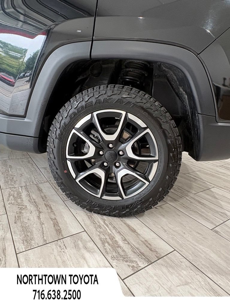 Used 2024 Jeep Compass Trailhawk AWD/4WD image 23