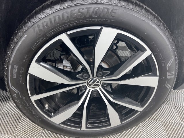 Used 2025 Volkswagen Atlas SEL Premium R-Line image 11