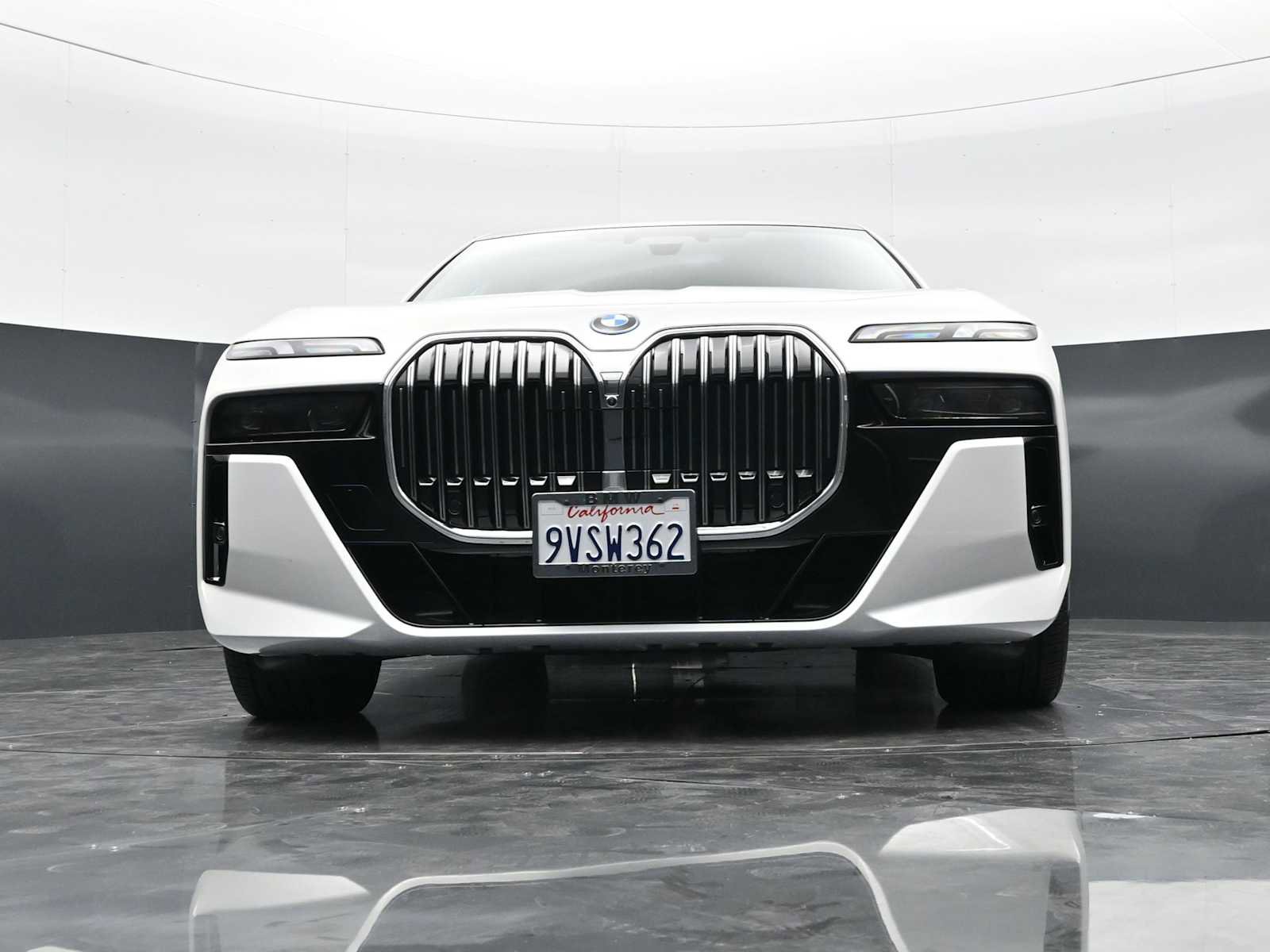 Used 2025 BMW 750e xDrive AWD/4WD image 26