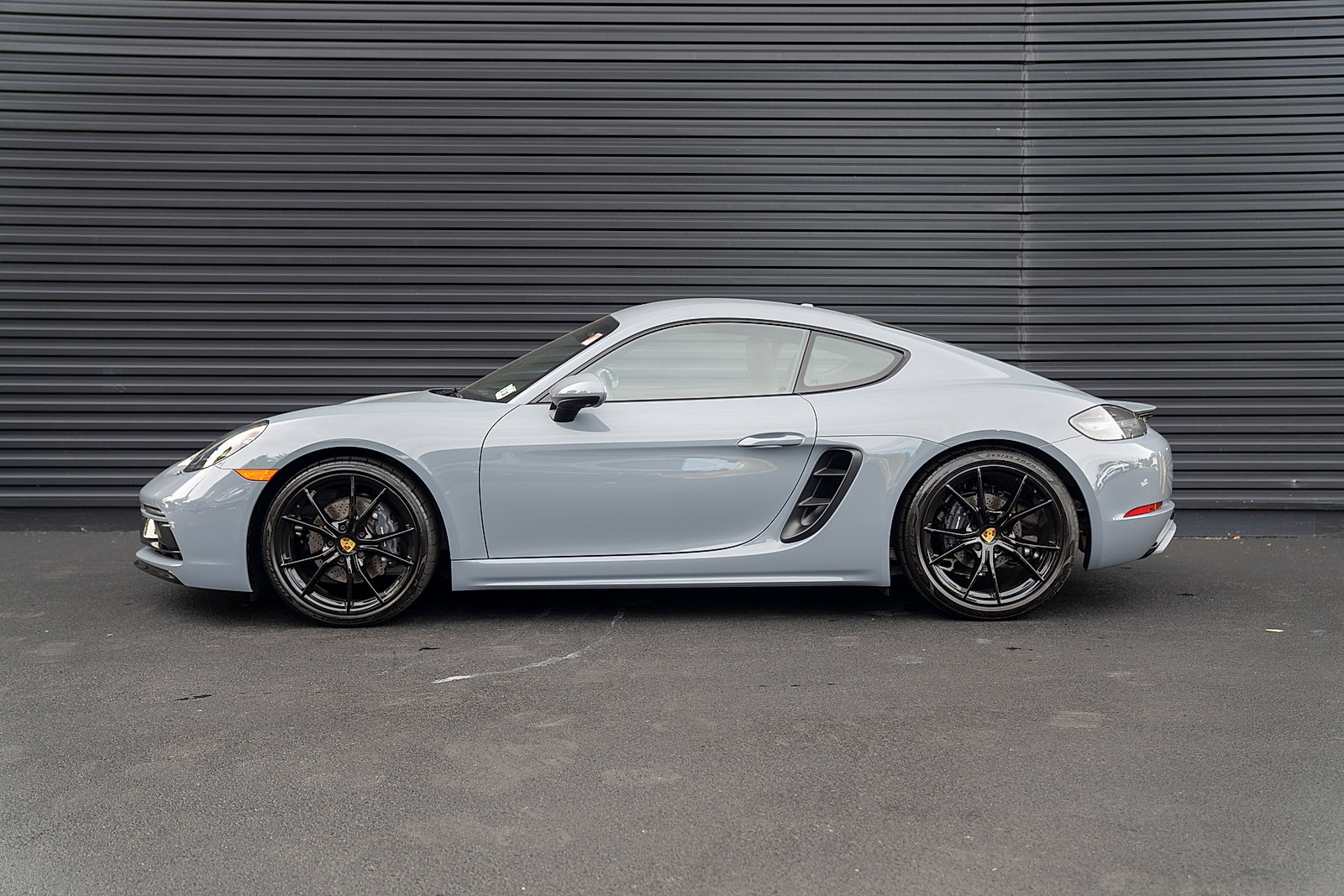 Used 2025 Porsche 718 Cayman RWD image 2