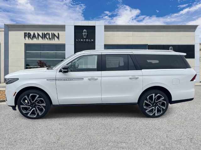 New 2026 Lincoln Navigator L Reserve AWD/4WD image 4