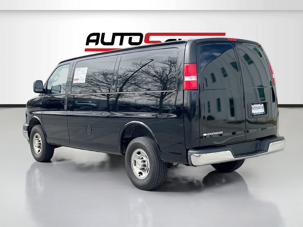 Used 2024 Chevrolet Express 2500 w/ Driver Convenience Package RWD image 5