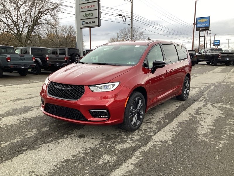New 2026 Chrysler Pacifica Select image 3