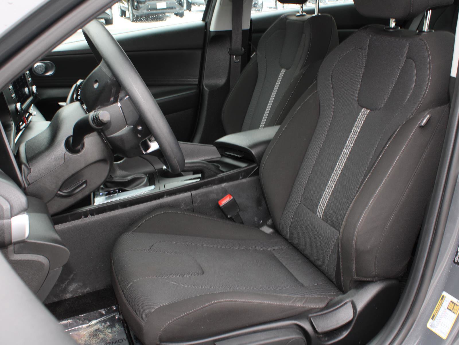 Used 2024 Hyundai Elantra SE image 17