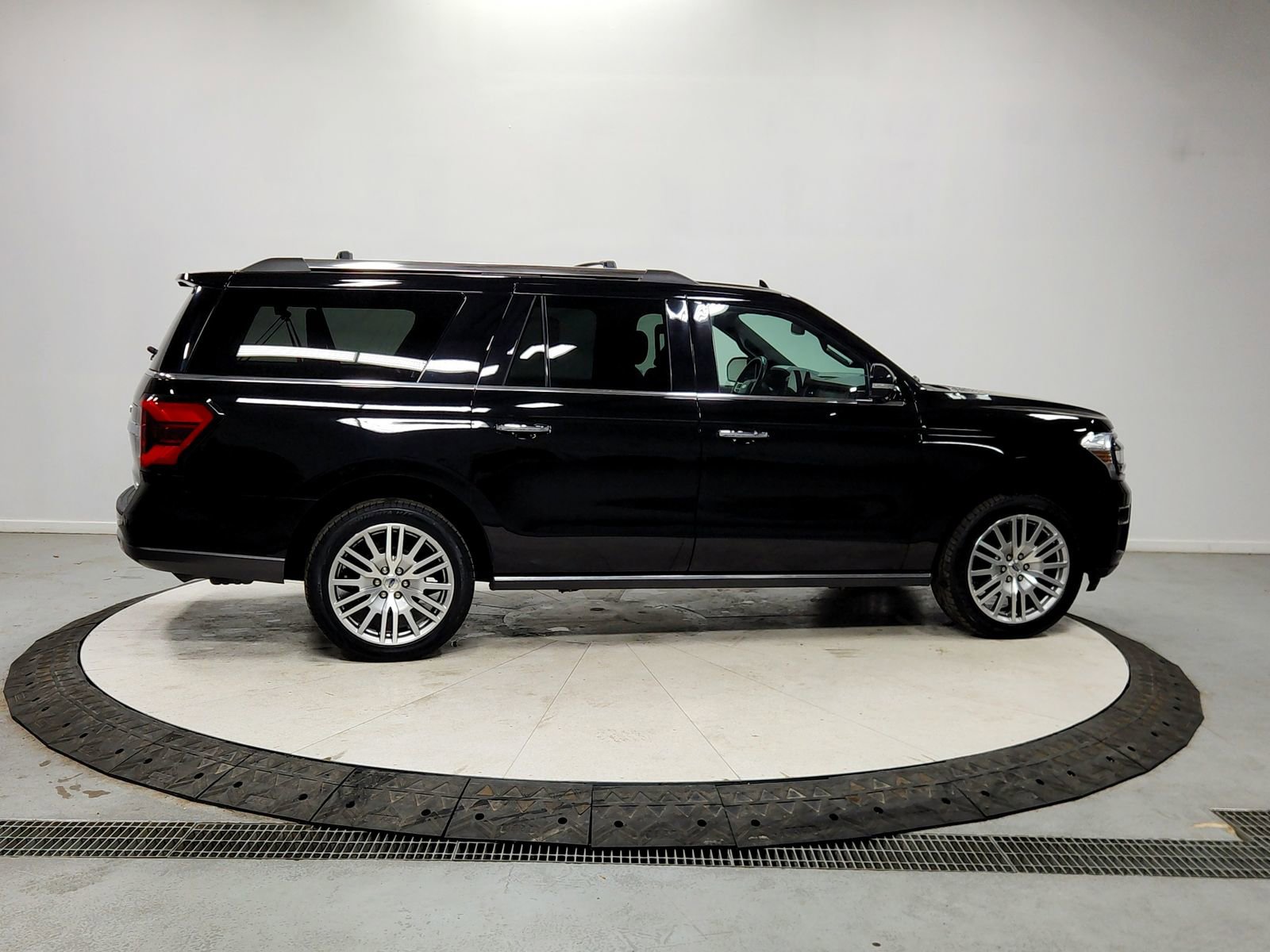 Used 2024 Ford Expedition Max Limited image 8