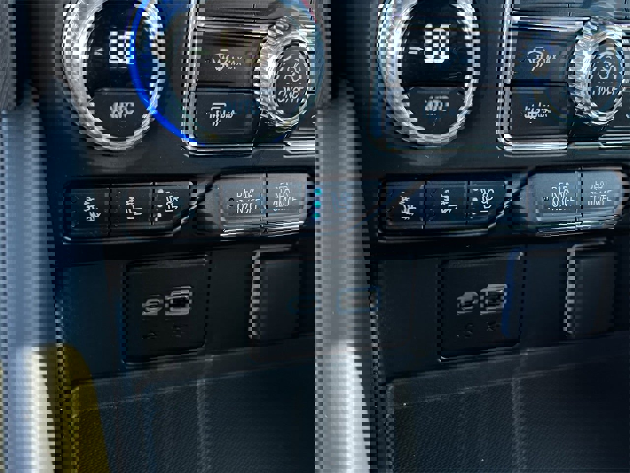 Used 2024 GMC Yukon AT4 w/ AT4 Premium Plus Package image 19